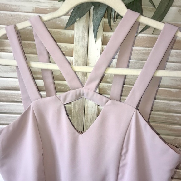 ✴️LAST ONE✴️ MEDIUM SLEEVELESS ROMPER WITH UNIQUE STRAPPY DETAILS - Picture 6 of 7